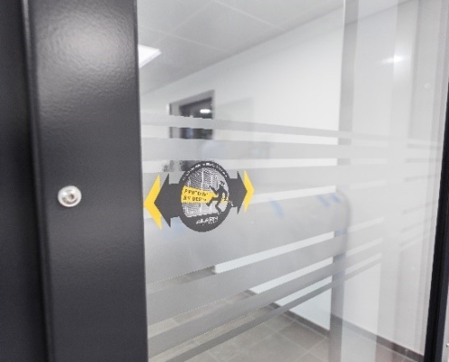 Durchschuss – und Einbruchhemmende Tür vpn Hodapp HSL – Vollautomatisierte Schiebetür mit Beschuss- und Einbruchhemmung