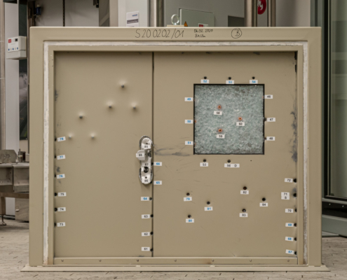 Vollblatt-Drehflügeltür mit Durchschusshemmung (Optional mit Verglasung)