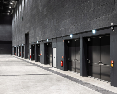 Fassade mit T30 Feuerschutztüren